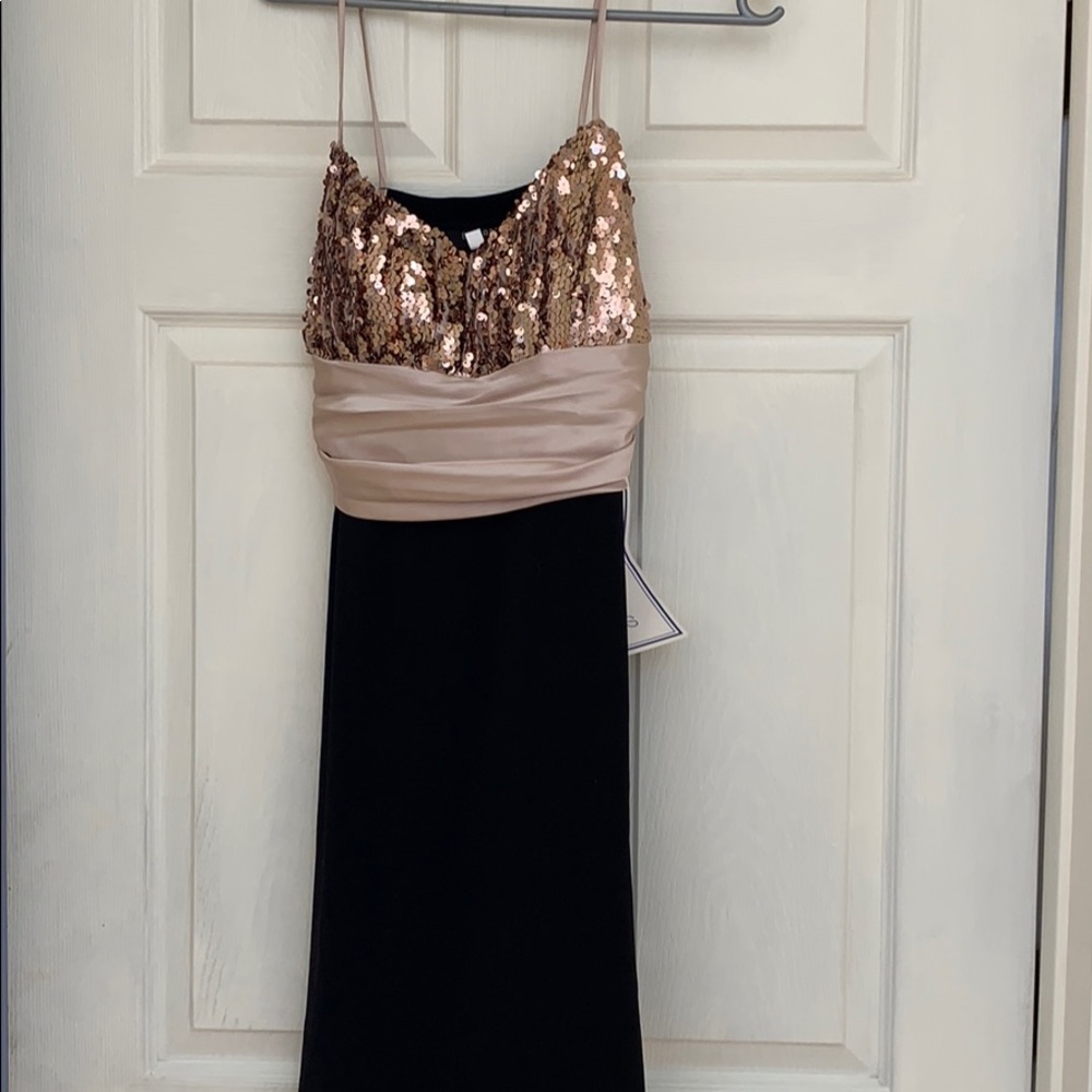 Dress - Picture 3 of 5